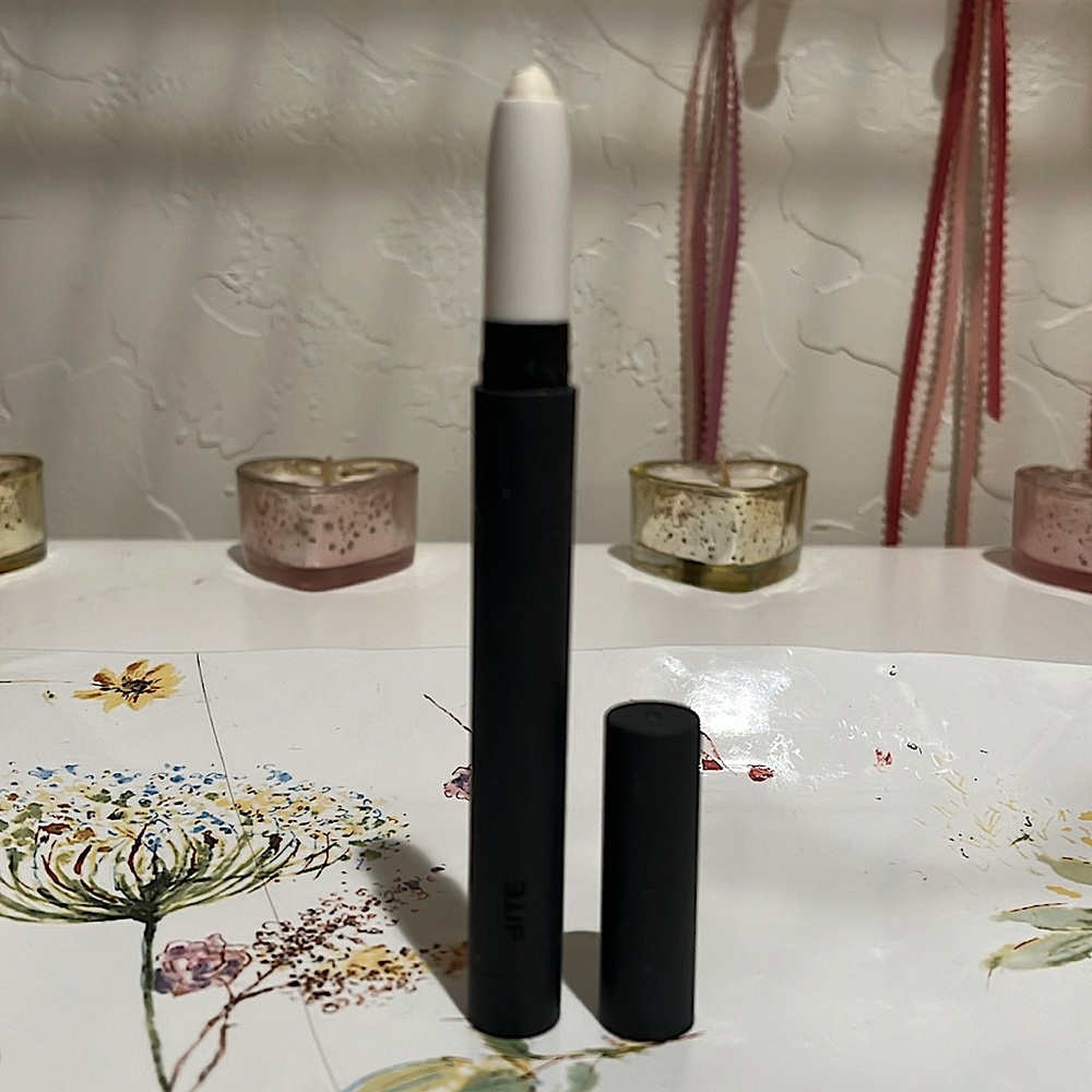 Bite Beauty Matte Creme Lip Crayon in Blanc